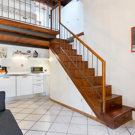 Guesthost - Modern Studio Flat - 3 Mins From Duomo Square-3